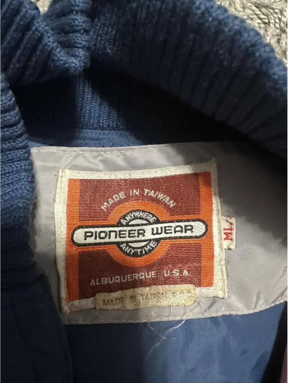 Vintage 80s Pioneer Wear Navy Blue Puffer Navy Vest Size M/L